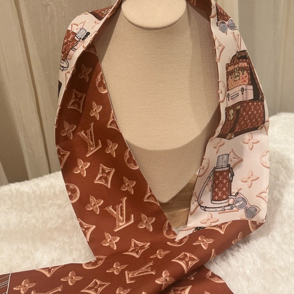 Louis Vuitton bandeau twilly✨ - Picture 4 of 8